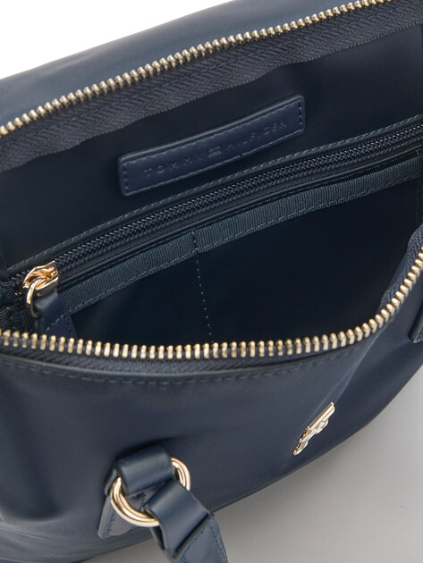 Женский тоут TOMMY HILFIGER POPPY TH SMALL TOTE, Артикул AW0AW15640, темно-синий | 4357264. Ракурс 5 Женский тоут TOMMY HILFIGER POPPY TH SMALL TOTE, Артикул AW0AW15640, темно-синий | 4357264. Ракурс 5