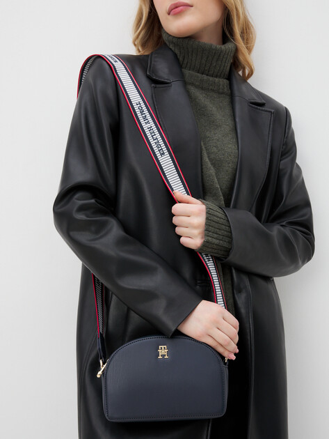 Женская сумка через плечо кросс-боди TOMMY HILFIGER TH FRESH CAMERA BAG, Артикул AW0AW16682, темно-синий | 4357292. Ракурс 2