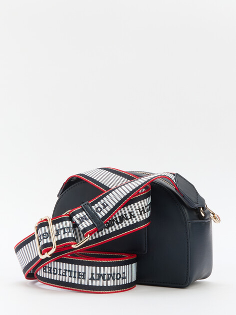 Женская сумка через плечо кросс-боди TOMMY HILFIGER TH FRESH CAMERA BAG, Артикул AW0AW16682, темно-синий | 4357292. Ракурс 4