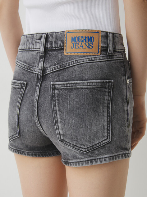 Женские шорты из денима MO5CH1NO JEANS DENIM, Артикул 0317 SS25, серый | 4359941. Ракурс 4 Женские шорты из денима MO5CH1NO JEANS DENIM, Артикул 0317 SS25, серый | 4359941. Ракурс 4