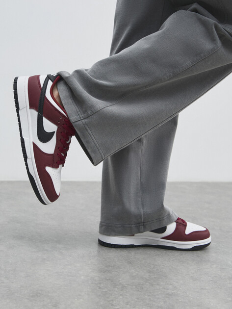 Женские кеды NIKE NIKE Dunk Low, Артикул FZ4616, вишневый | 4361748. Ракурс 6 Женские кеды NIKE NIKE Dunk Low, Артикул FZ4616, вишневый | 4361748. Ракурс 6