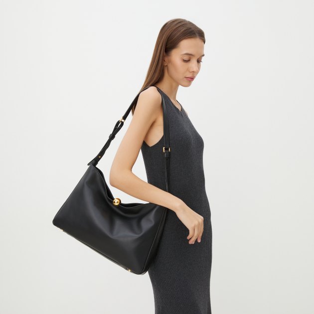 Женская сумка  FURLA, Артикул FURLA SFERA SOFT L SHOULDER BAG, черный | 4363845. Ракурс 2