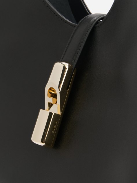 Женская сумка FURLA, Артикул FURLA GOCCIA M HOBO, черный | 4363986. Ракурс 3 Женская сумка FURLA, Артикул FURLA GOCCIA M HOBO, черный | 4363986. Ракурс 3