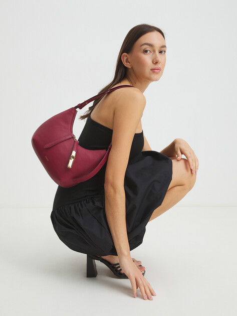 Женская сумка FURLA, Артикул FURLA GOCCIA S SHOULDER BAG, бордовый | 4364030. Ракурс 2 Женская сумка FURLA, Артикул FURLA GOCCIA S SHOULDER BAG, бордовый | 4364030. Ракурс 2