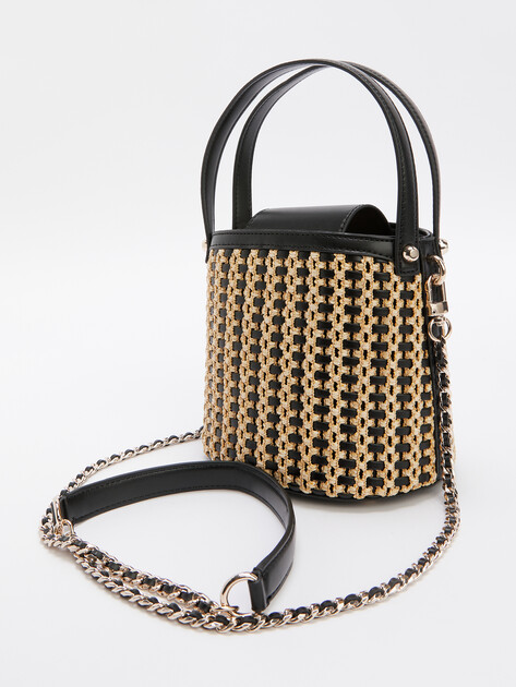 Сумка летняя с ручками GUESS ATALIA, Артикул HWWG9647030, черный | 4370825. Ракурс 4