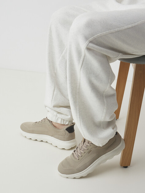 Мужские кроссовки GEOX D SPHERICA PLUS, Артикул U55MPA, серо-бежевый | 4372401. Ракурс 2