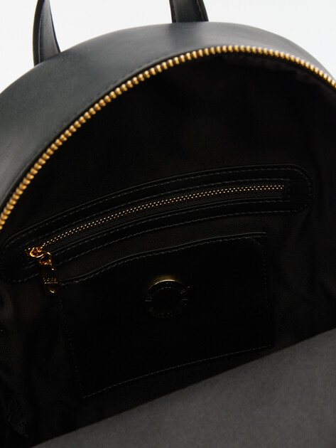 Женский рюкзак LOVE MOSCHINO EMBOSSED Q, Артикул JC4037PP SS25, черный | 4377006. Ракурс 5 Женский рюкзак LOVE MOSCHINO EMBOSSED Q, Артикул JC4037PP SS25, черный | 4377006. Ракурс 5