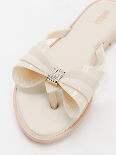 Женские ароматизированные вьетнамки MELISSA FLIP FLOP SLIM V, Артикул 35748, молочно-бежевый | 4393469. Ракурс 6 Женские ароматизированные вьетнамки MELISSA FLIP FLOP SLIM V, Артикул 35748, молочно-бежевый | 4393469. Ракурс 6