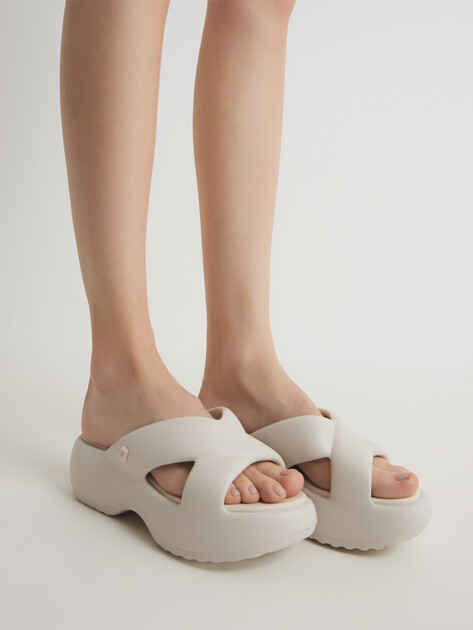 Женские ароматизированные сланцы MELISSA FREE RISE AD, Артикул 35927, молочно-белый | 4394496. Ракурс 2 Женские ароматизированные сланцы MELISSA FREE RISE AD, Артикул 35927, молочно-белый | 4394496. Ракурс 2