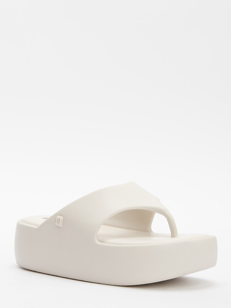 Женские ароматизированные вьетнамки MELISSA FREE PLATFORM THONG AD, Артикул 36088, молочно-белый | 4394752. Ракурс 3 Женские ароматизированные вьетнамки MELISSA FREE PLATFORM THONG AD, Артикул 36088, молочно-белый | 4394752. Ракурс 3