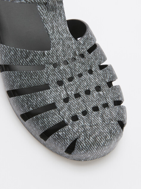 Женские сандалии MELISSA POSSESSION PRINT DENIM AD, Артикул 36133, темно-серый | 4394842. Ракурс 6 Женские сандалии MELISSA POSSESSION PRINT DENIM AD, Артикул 36133, темно-серый | 4394842. Ракурс 6