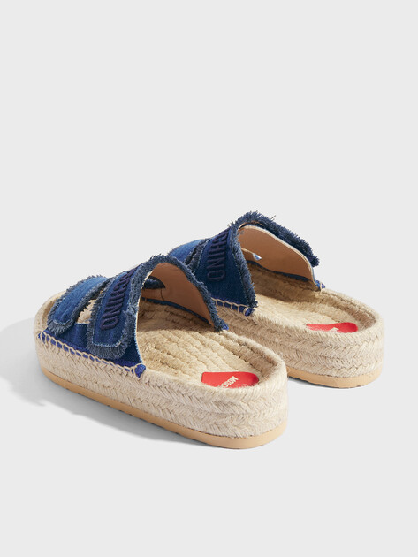 Женские шлепанцы из денима LOVE MOSCHINO LOVE MOSCHINO ROPE, Артикул JA28383G, синий | 4404095. Ракурс 5
