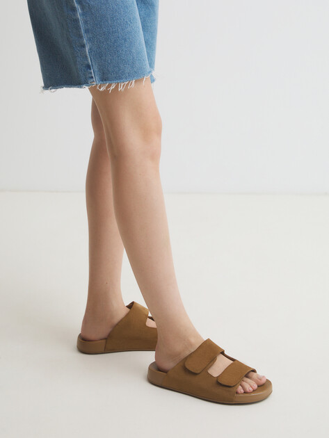 Женские шлепанцы TENDANCE, Артикул GLC7728-01, зеленовато-коричневый | 4415324. Ракурс 2