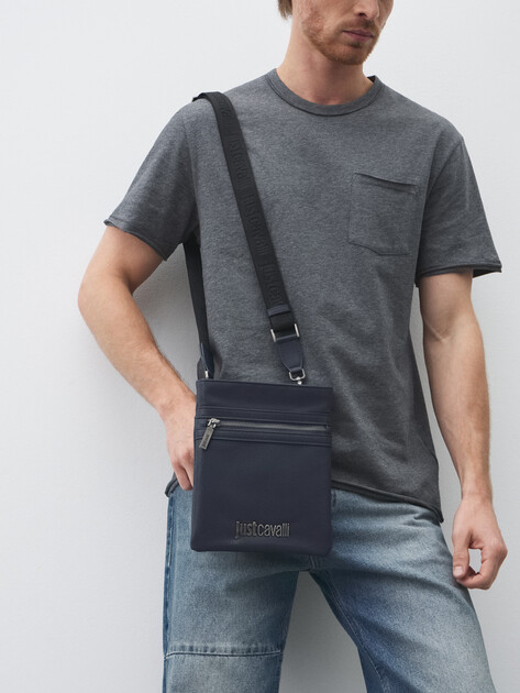 Мужская сумка  JUST CAVALLI JC METAL LETTERING, Артикул 78QA4B33, темно-синий | 4415821. Ракурс 5