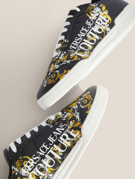 Мужские кеды VERSACE JEANS COUTURE BROOKLYN, Артикул 78YA3SD1, черный | 4456776. Ракурс 5 Мужские кеды VERSACE JEANS COUTURE BROOKLYN, Артикул 78YA3SD1, черный | 4456776. Ракурс 5