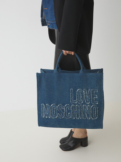 Женский тоут из денима LOVE MOSCHINO DENIM, Артикул JC4242PP SS25, синий | 4459171. Ракурс 2 Женский тоут из денима LOVE MOSCHINO DENIM, Артикул JC4242PP SS25, синий | 4459171. Ракурс 2