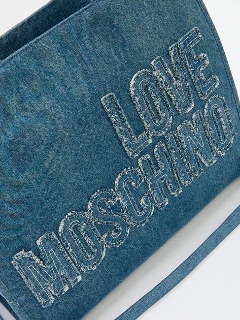 Женский тоут из денима LOVE MOSCHINO DENIM, Артикул JC4242PP SS25, синий | 4459171. Ракурс 3 Женский тоут из денима LOVE MOSCHINO DENIM, Артикул JC4242PP SS25, синий | 4459171. Ракурс 3
