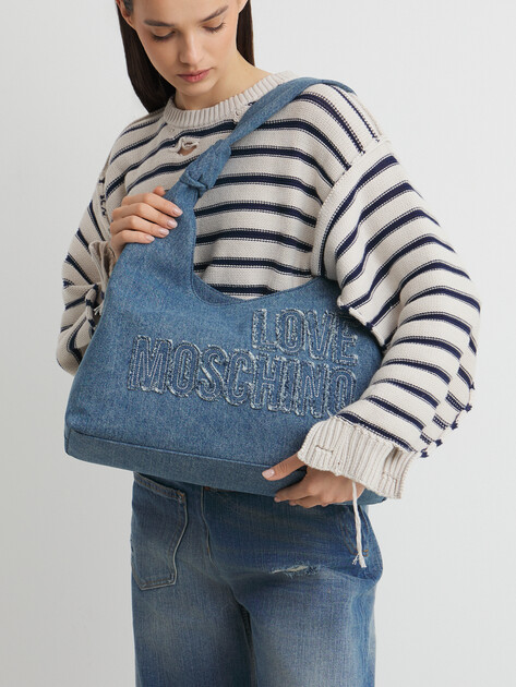 Сумка на плечо из денима LOVE MOSCHINO DENIM, Артикул JC4243PP SS25, синий | 4459190. Ракурс 2 Сумка на плечо из денима LOVE MOSCHINO DENIM, Артикул JC4243PP SS25, синий | 4459190. Ракурс 2
