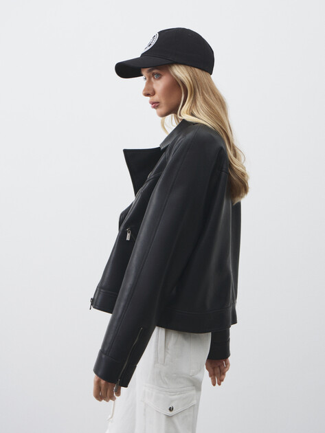 Женская бейсболка VERSACE JEANS COUTURE MIDDLE HAT, Артикул 78VAZK26, черный | 4459236. Ракурс 4