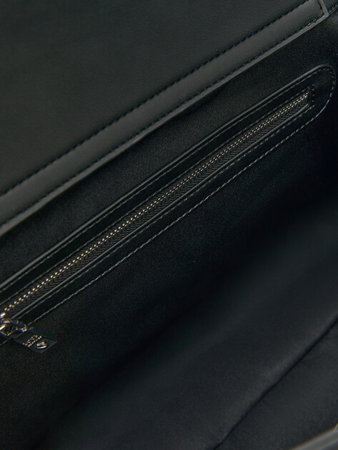 Женский тоут LOVE MOSCHINO PRISM, Артикул JC4257PP SS25, черный | 4459670. Ракурс 5 Женский тоут LOVE MOSCHINO PRISM, Артикул JC4257PP SS25, черный | 4459670. Ракурс 5