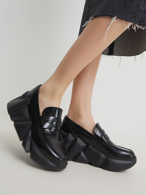 Женские лоферы UNITED NUDE Space Kick Loafer, Артикул Space Kick Loafer, черный | 4480424. Ракурс 2 Женские лоферы UNITED NUDE Space Kick Loafer, Артикул Space Kick Loafer, черный | 4480424. Ракурс 2