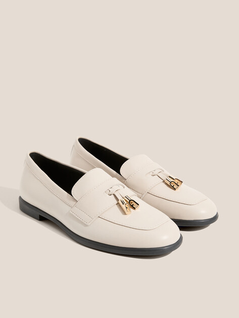 Женские лоферы FURLA FURLA GOCCIA, Артикул YJ80GCC, молочно-белый | 4488029. Ракурс 2 Женские лоферы FURLA FURLA GOCCIA, Артикул YJ80GCC, молочно-белый | 4488029. Ракурс 2