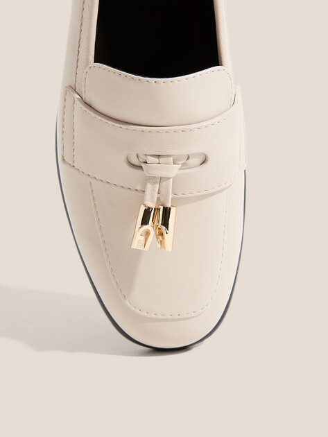 Женские лоферы FURLA FURLA GOCCIA, Артикул YJ80GCC, молочно-белый | 4488029. Ракурс 3 Женские лоферы FURLA FURLA GOCCIA, Артикул YJ80GCC, молочно-белый | 4488029. Ракурс 3