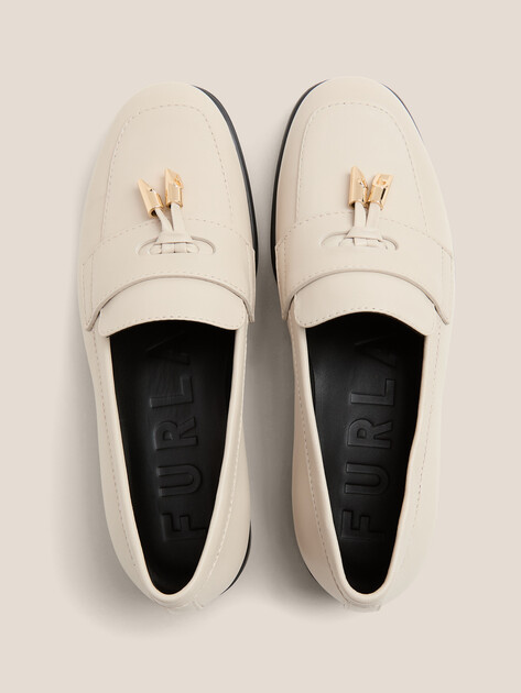 Женские лоферы FURLA FURLA GOCCIA, Артикул YJ80GCC, молочно-белый | 4488029. Ракурс 4 Женские лоферы FURLA FURLA GOCCIA, Артикул YJ80GCC, молочно-белый | 4488029. Ракурс 4