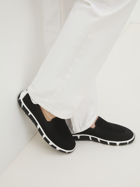 Женские слипоны TENDANCE, Артикул HC2413-3, черный | 4489849. Ракурс 2 Женские слипоны TENDANCE, Артикул HC2413-3, черный | 4489849. Ракурс 2