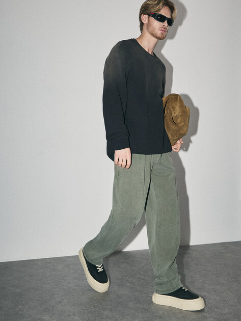 Мужские брюки MAISON DAVID, Артикул MLY24-117-1A, серовато-зеленый | 4491770. Ракурс 5