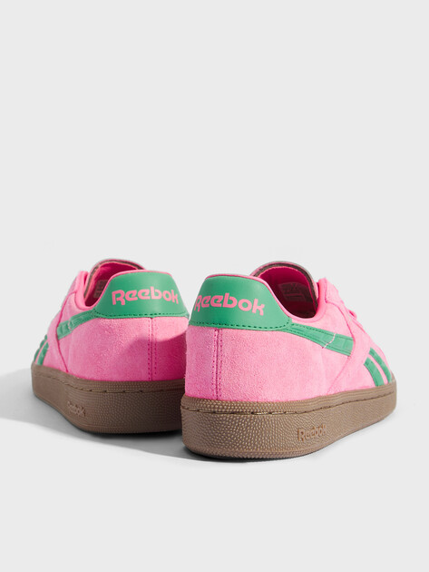 Женские кеды REEBOK CLUB C GROUNDS UK, Артикул CLUB C GROUNDS UK, ярко-розовый | 4493666. Ракурс 5 Женские кеды REEBOK CLUB C GROUNDS UK, Артикул CLUB C GROUNDS UK, ярко-розовый | 4493666. Ракурс 5