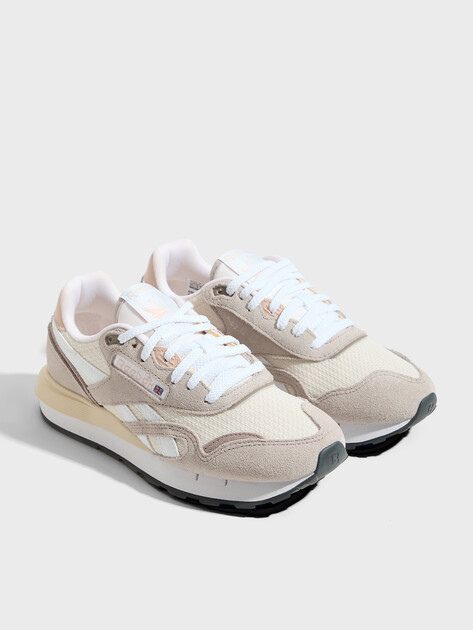 Женские кроссовки REEBOK CLASSIC NYLON 89, Артикул CLASSIC NYLON 89, молочно-белый | 4494607. Ракурс 2