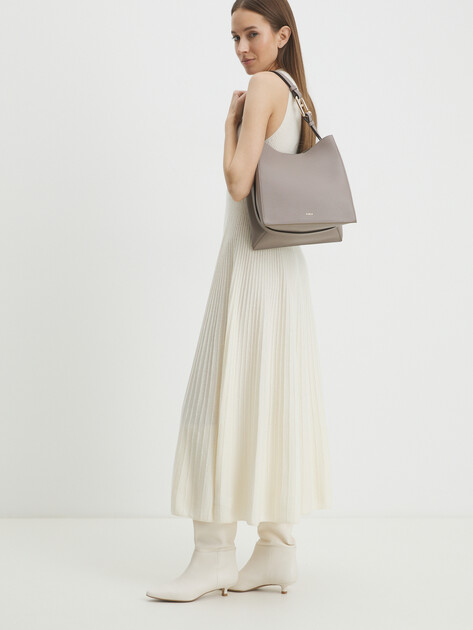 Женская сумка на плечо FURLA, Артикул FURLA NUVOLA S BUCKET BAG 25.5, серо-бежевый | 4500396. Ракурс 5