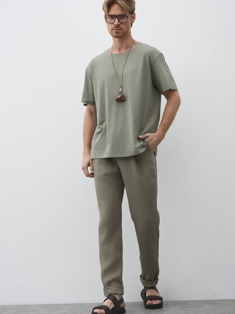 Мужские брюки MAISON DAVID, Артикул 2024-602K, серо-зеленый | 4506727. Ракурс 2