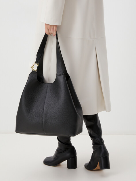 Женская сумка COCCINELLE HANDBAG GRAINED LEATHER, Артикул E1 SHA 11 01 01, черный | 4519859. Ракурс 2 Женская сумка COCCINELLE HANDBAG GRAINED LEATHER, Артикул E1 SHA 11 01 01, черный | 4519859. Ракурс 2