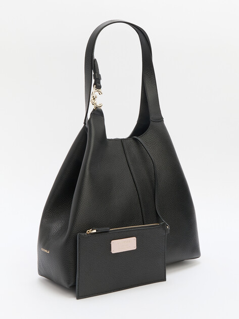 Женская сумка COCCINELLE HANDBAG GRAINED LEATHER, Артикул E1 SHA 11 01 01, черный | 4519859. Ракурс 3 Женская сумка COCCINELLE HANDBAG GRAINED LEATHER, Артикул E1 SHA 11 01 01, черный | 4519859. Ракурс 3