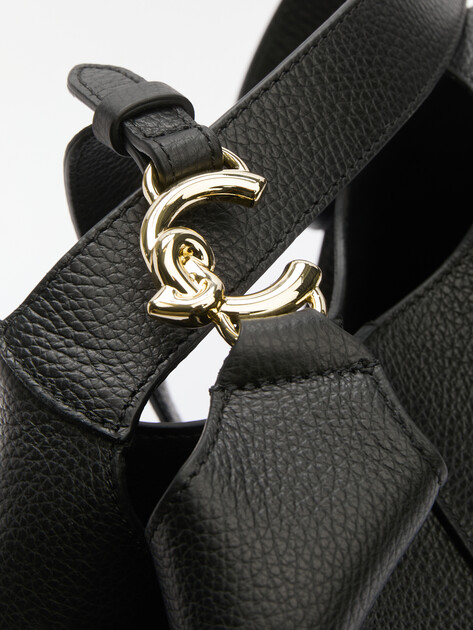 Женская сумка COCCINELLE HANDBAG GRAINED LEATHER, Артикул E1 SHA 11 01 01, черный | 4519859. Ракурс 4 Женская сумка COCCINELLE HANDBAG GRAINED LEATHER, Артикул E1 SHA 11 01 01, черный | 4519859. Ракурс 4