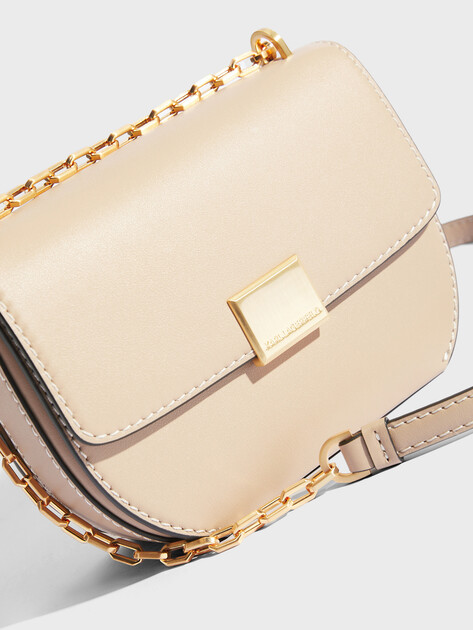 Женская сумка через плечо кросс-боди KARL LAGERFELD k/forever sm crossbody, Артикул A1W30445, пыльно-бежевый | 4522307. Ракурс 2 Женская сумка через плечо кросс-боди KARL LAGERFELD k/forever sm crossbody, Артикул A1W30445, пыльно-бежевый | 4522307. Ракурс 2
