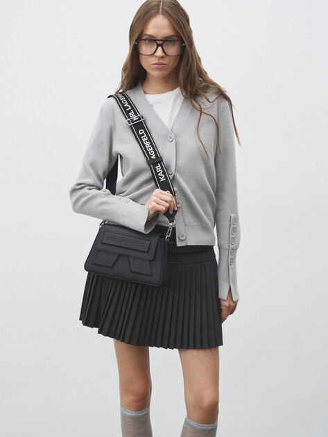Женская сумка через плечо кросс-боди KARL LAGERFELD ikon/k soft webbing crossbody, Артикул A2W30198, черный | 4522326. Ракурс 5 Женская сумка через плечо кросс-боди KARL LAGERFELD ikon/k soft webbing crossbody, Артикул A2W30198, черный | 4522326. Ракурс 5