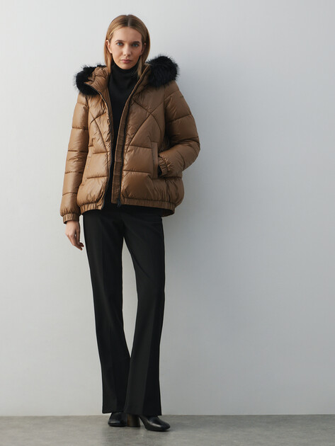 Женский пуховик GEOX W BACKSIE S, Артикул W5628S, светло-коричневый | 4523935. Ракурс 2