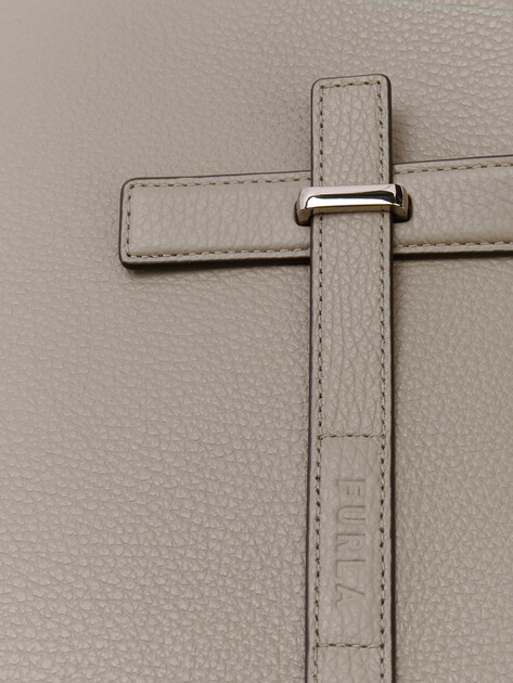 Мужская сумка на плечо FURLA, Артикул MAN GIOVE N/S SLIM TOTE, бежево-серый | 4526140. Ракурс 3