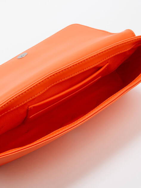 Женская сумка на плечо CALVIN KLEIN CK MUST SHOULDER BAG, Артикул K60K611364, апельсиновый | 4526449. Ракурс 5 Женская сумка на плечо CALVIN KLEIN CK MUST SHOULDER BAG, Артикул K60K611364, апельсиновый | 4526449. Ракурс 5