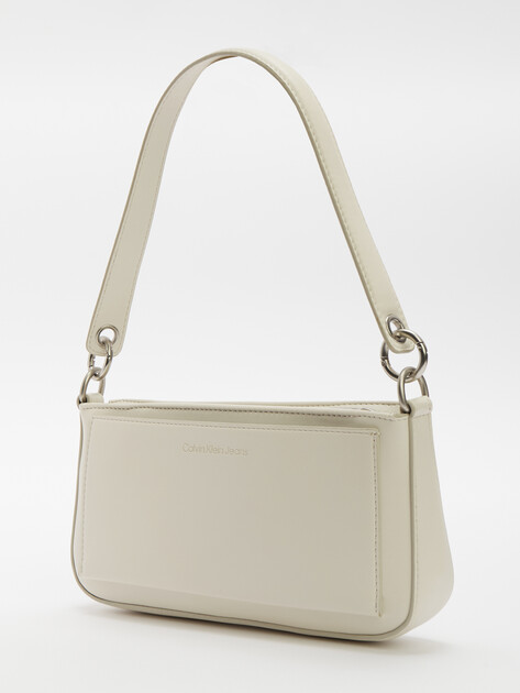 Женская сумка на плечо CALVIN KLEIN JEANS SCULPTED SHOULDER POUCH25 DEBOSS, Артикул K60K612725, молочно-бежевый | 4526531. Ракурс 4 Женская сумка на плечо CALVIN KLEIN JEANS SCULPTED SHOULDER POUCH25 DEBOSS, Артикул K60K612725, молочно-бежевый | 4526531. Ракурс 4