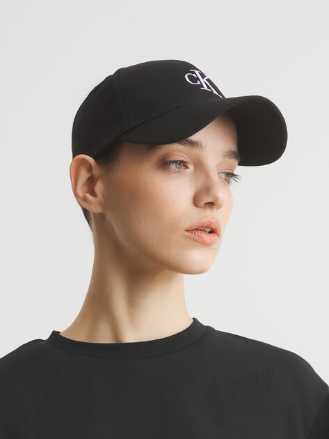 Женская бейсболка CALVIN KLEIN JEANS MONOGRAM EMBRO CAP, Артикул K60K612324, черный | 4526659. Ракурс 4 Женская бейсболка CALVIN KLEIN JEANS MONOGRAM EMBRO CAP, Артикул K60K612324, черный | 4526659. Ракурс 4