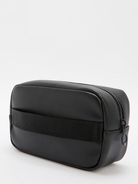 Мужская борсетка TOMMY HILFIGER TH FOUNDATION WASHBAG, Артикул AM0AM12642, черный | 4528294. Ракурс 4 Мужская борсетка TOMMY HILFIGER TH FOUNDATION WASHBAG, Артикул AM0AM12642, черный | 4528294. Ракурс 4