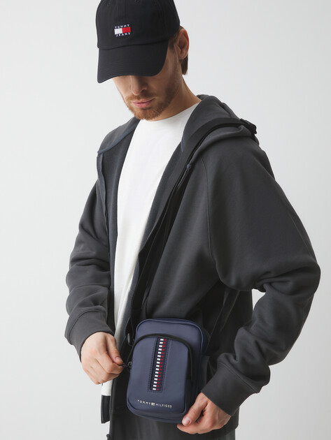 Мужская сумка TOMMY HILFIGER TH CORP MINI REPORTER, Артикул AM0AM12727, темно-синий | 4528460. Ракурс 2 Мужская сумка TOMMY HILFIGER TH CORP MINI REPORTER, Артикул AM0AM12727, темно-синий | 4528460. Ракурс 2