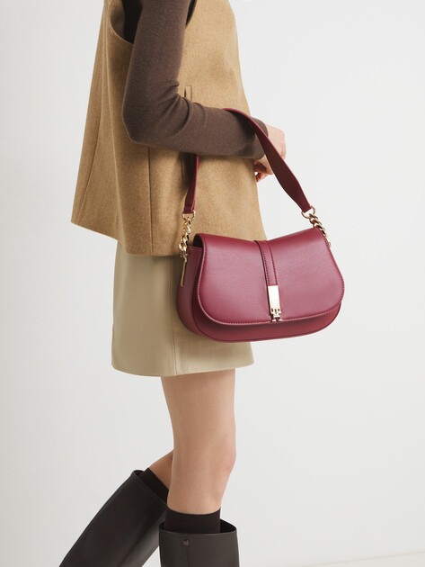 Женский сэдл TOMMY HILFIGER TH HERITAGE SADDLE BAG, Артикул AW0AW16467, вишневый | 4533668. Ракурс 2 Женский сэдл TOMMY HILFIGER TH HERITAGE SADDLE BAG, Артикул AW0AW16467, вишневый | 4533668. Ракурс 2