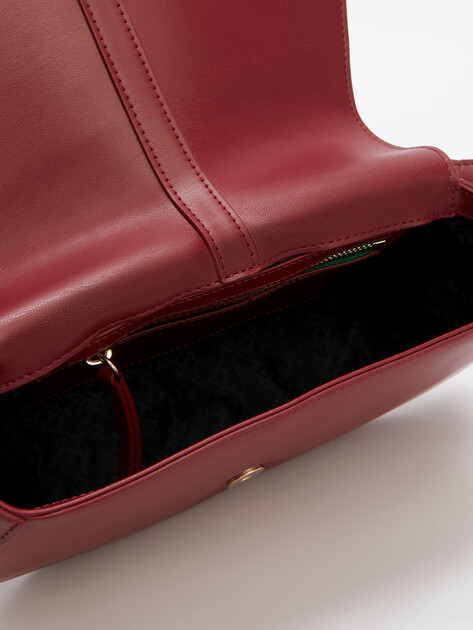 Женский сэдл TOMMY HILFIGER TH HERITAGE SADDLE BAG, Артикул AW0AW16467, вишневый | 4533668. Ракурс 5 Женский сэдл TOMMY HILFIGER TH HERITAGE SADDLE BAG, Артикул AW0AW16467, вишневый | 4533668. Ракурс 5