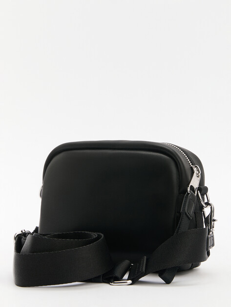 Кросс-боди TOMMY JEANS TJW ARCHIVE CAMERA BAG, Артикул AW0AW16505, черный | 4533747. Ракурс 4