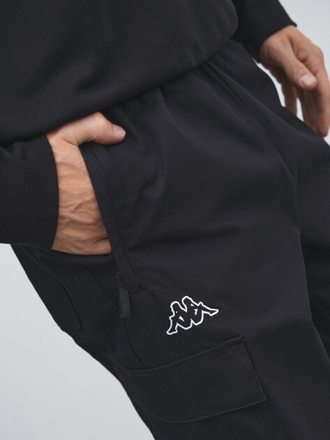 Мужские брюки карго KAPPA, Артикул 137500, черный | 4534563. Ракурс 3 Мужские брюки карго KAPPA, Артикул 137500, черный | 4534563. Ракурс 3